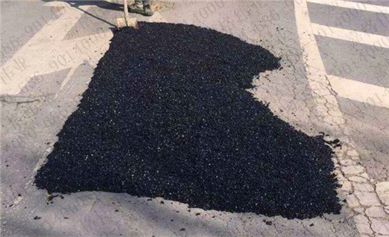 嘉格沥青冷补料具有很好的抗老化和粘结性功能 嘉格沥青冷补料具有很好的抗老化和粘结性功能