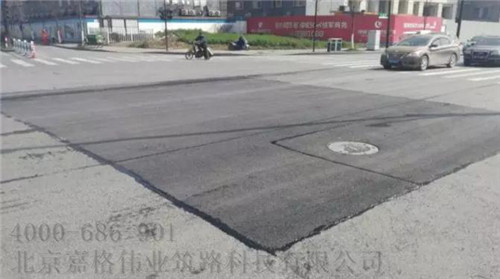 西湖市政道路灌缝胶灌缝封边工艺改革（图三，灌缝封边）